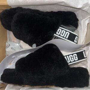 New UGG Fluff Yeah Slides - Women’s size 5